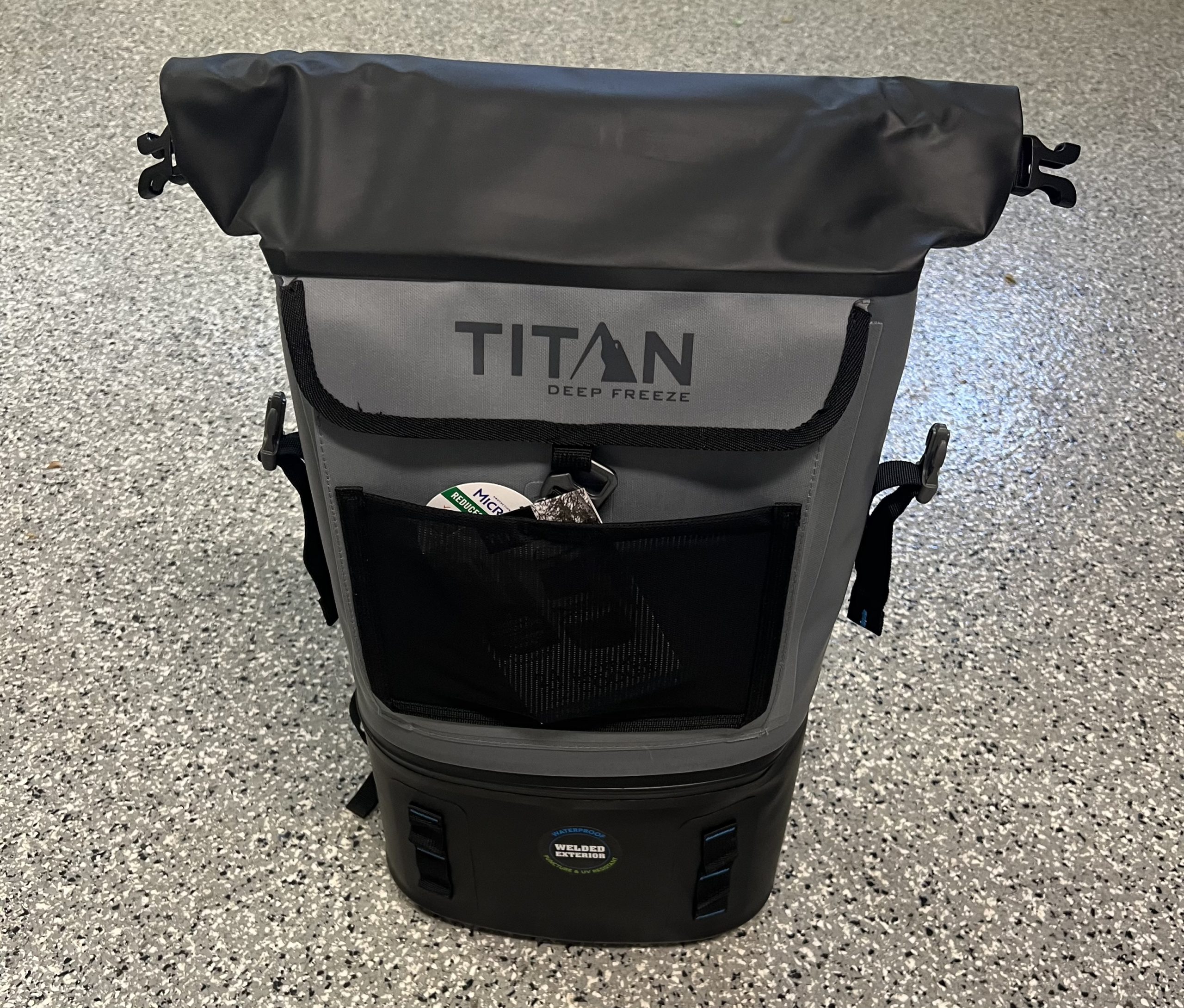 Zipped backpack cooler